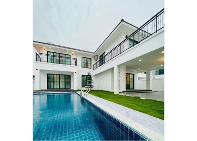 Newly built 2-storey detached house with swimming pool