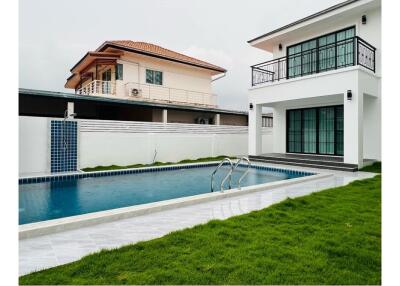 Newly built 2-storey detached house with swimming pool