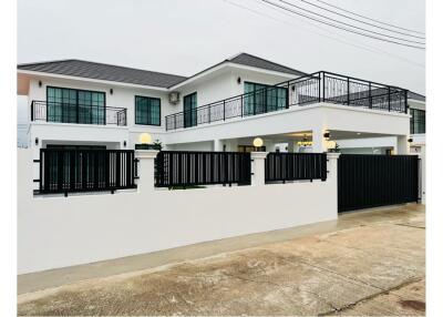 Newly built 2-storey detached house with swimming pool