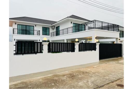 Newly built 2-storey detached house with swimming pool