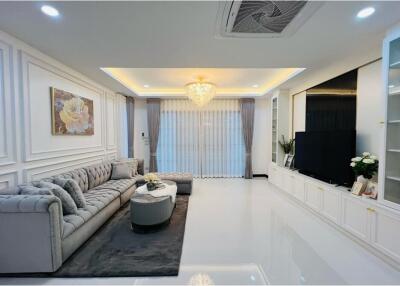 Newly built 2-storey detached house with swimming pool