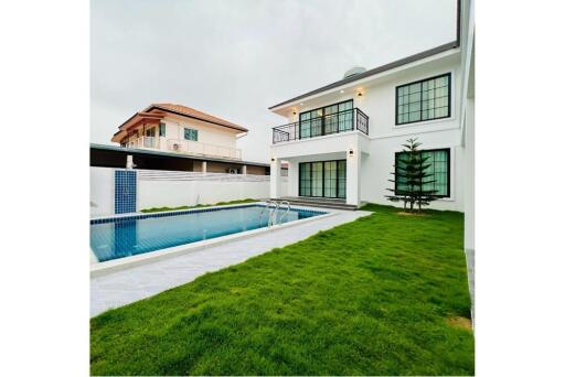 Newly built 2-storey detached house with swimming pool