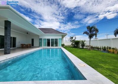 Luxury 3-Bedroom Pool Villa in Hua Hin at Aria Estate3