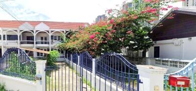 2 townhouses in Wongamat area for sale