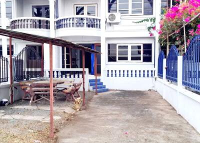 2 townhouses in Wongamat area for sale