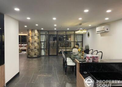 1-BR Condo at Nusa State Tower Condominium near BTS Saphan Taksin