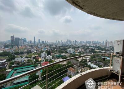 2-BR Condo at Supalai Place Sukhumvit 39 near BTS Phrom Phong