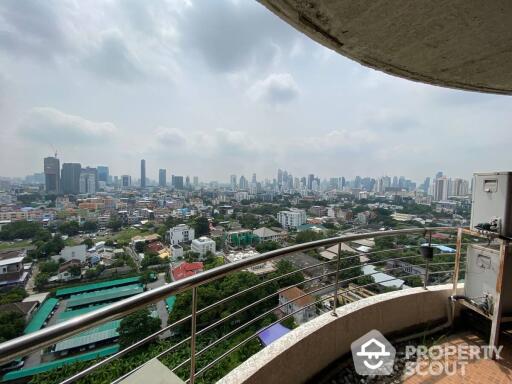 2-BR Condo at Supalai Place Sukhumvit 39 near BTS Phrom Phong