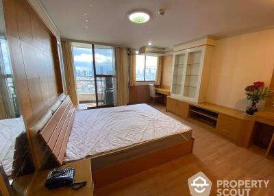 2-BR Condo at Supalai Place Sukhumvit 39 near BTS Phrom Phong