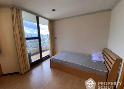 2-BR Condo at Supalai Place Sukhumvit 39 near BTS Phrom Phong