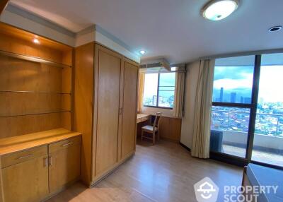 2-BR Condo at Supalai Place Sukhumvit 39 near BTS Phrom Phong