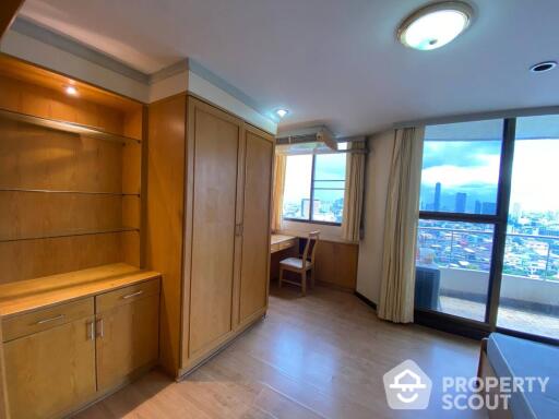 2-BR Condo at Supalai Place Sukhumvit 39 near BTS Phrom Phong