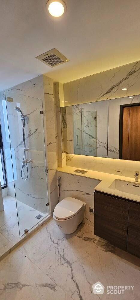 2-BR Condo at Whizdom Essence Sukhumvit near BTS Punnawithi