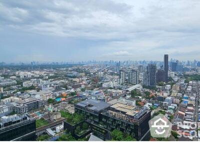 2-BR Condo at Whizdom Essence Sukhumvit near BTS Punnawithi