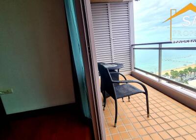 Balcony with sea view and two chairs