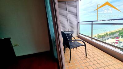 Balcony with sea view and two chairs