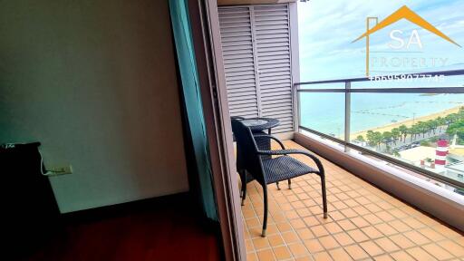 Balcony with sea view and two chairs