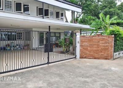 Elegant Townhouse in Bangkok - Ready for Move-In