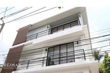 Stunning 4-Bedroom Detached House in Central Bangkok