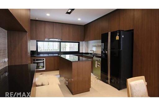 Stunning 4-Bedroom Detached House in Central Bangkok