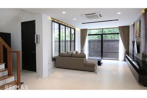 Stunning 4-Bedroom Detached House in Central Bangkok