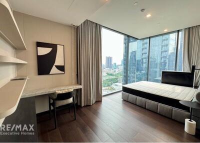 Luxurious 3-Bedroom Condo with BTS Thong Lo 6 Mins Walk