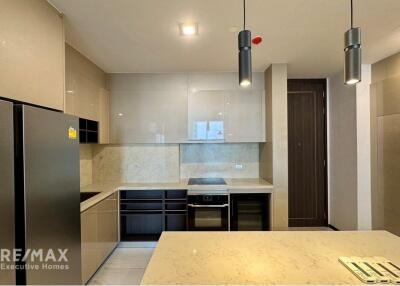 Luxurious 3-Bedroom Condo with BTS Thong Lo 6 Mins Walk