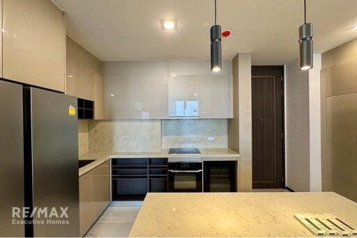 Luxurious 3-Bedroom Condo with BTS Thong Lo 6 Mins Walk