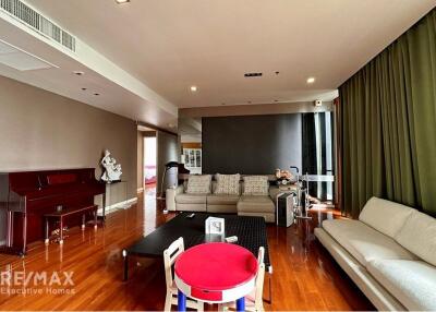 Luxurious 4-Bed Condo with BTS Asok 9 Mins Walk - Prime Location in Domus, Bangkok