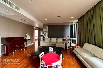 Luxurious 4-Bed Condo with BTS Asok 9 Mins Walk - Prime Location in Domus, Bangkok