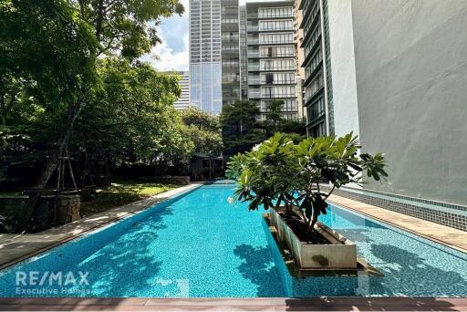 Luxurious 4-Bed Condo with BTS Asok 9 Mins Walk - Prime Location in Domus, Bangkok