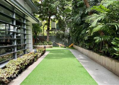 Luxurious 4-Bed Condo with BTS Asok 9 Mins Walk - Prime Location in Domus, Bangkok