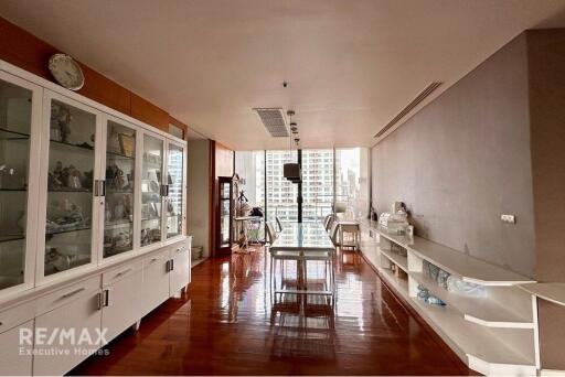 Luxurious 4-Bed Condo with BTS Asok 9 Mins Walk - Prime Location in Domus, Bangkok