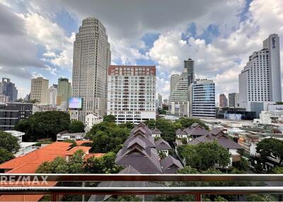 Luxurious 4-Bed Condo with BTS Asok 9 Mins Walk - Prime Location in Domus, Bangkok