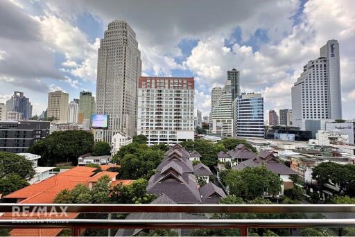 Luxurious 4-Bed Condo with BTS Asok 9 Mins Walk - Prime Location in Domus, Bangkok