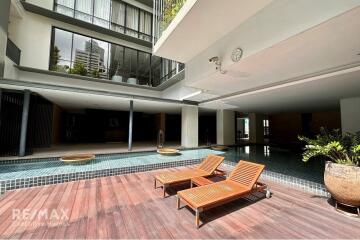 Luxurious 4-Bed Condo with BTS Asok 9 Mins Walk - Prime Location in Domus, Bangkok