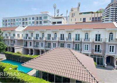 Luxurious Townhouse for Rent in Lively Bangkok