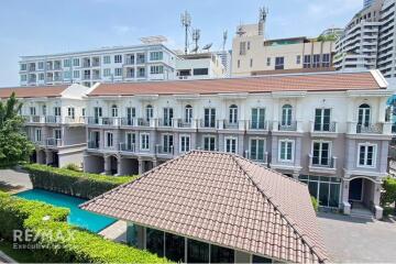 Luxurious Townhouse for Rent in Lively Bangkok