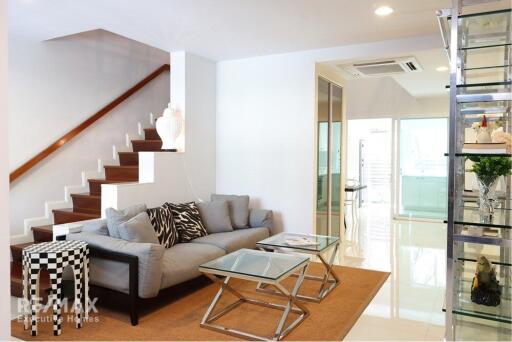 Luxurious Townhouse for Rent in Lively Bangkok