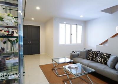 Luxurious Townhouse for Rent in Lively Bangkok