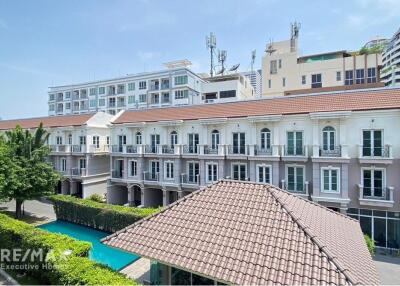 Luxurious Townhouse for Rent in Lively Bangkok