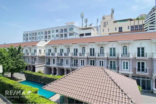 Luxurious Townhouse for Rent in Lively Bangkok