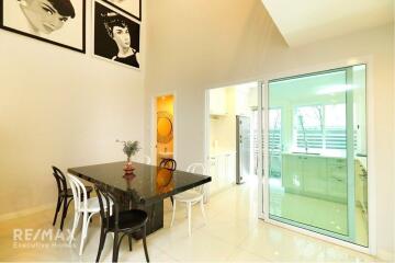 Luxurious Townhouse for Rent in Lively Bangkok