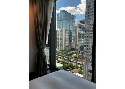 Ultra-Modern 2-Bed Condo with Breathtaking City Views in Sathorn