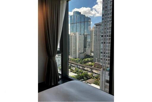 Ultra-Modern 2-Bed Condo with Breathtaking City Views in Sathorn