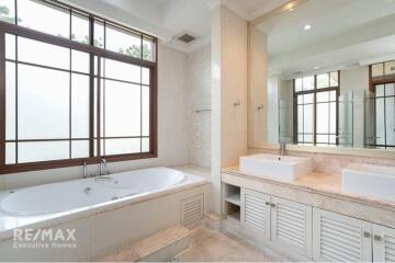 Super Luxury Detached House on Prime Sukhumvit 67