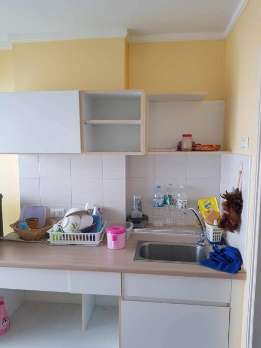 Small kitchen with counter and sink