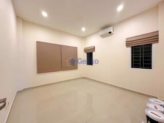 3 Bedrooms Condo in Ponthep 5 East Pattaya C011915