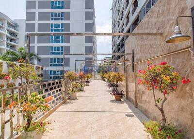 2 Bedrooms Condo in Grand Avenue Central Pattaya C011913