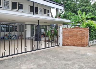 Elegant Townhouse in Bangkok - Ready for Move-In